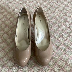 TAHARI Nude Heels